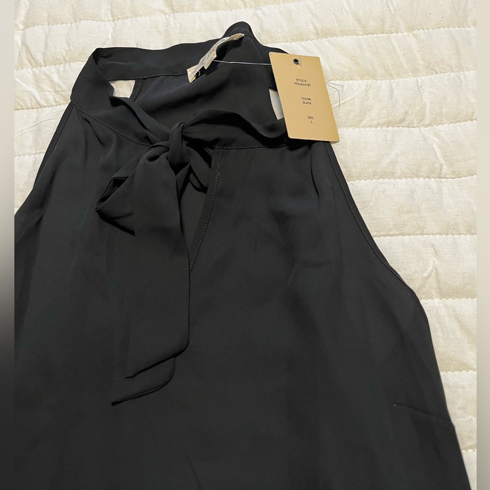 Women’s sleeveless blouse with tie front